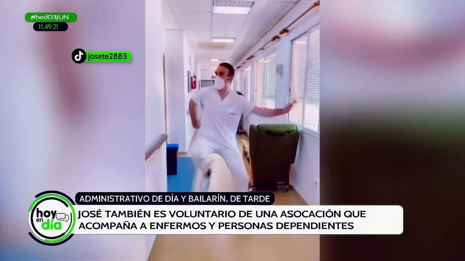 José, un administrativo bailón que contagia alegría en la residencia de ancianos donde trabaja