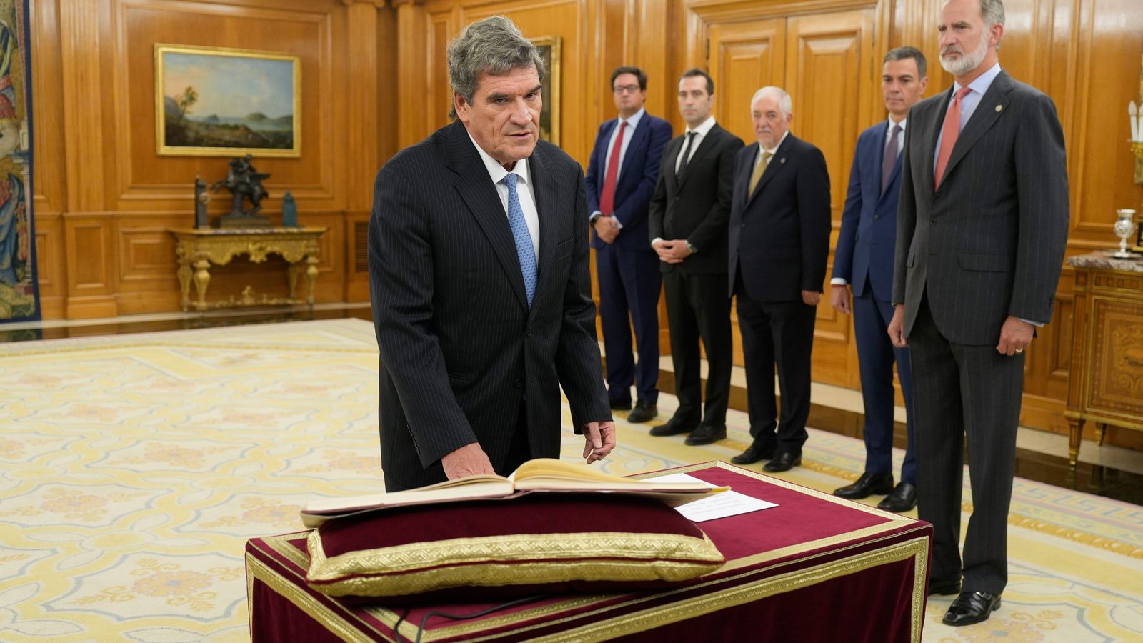 Escrivá promete el cargo de gobernador del Banco de España