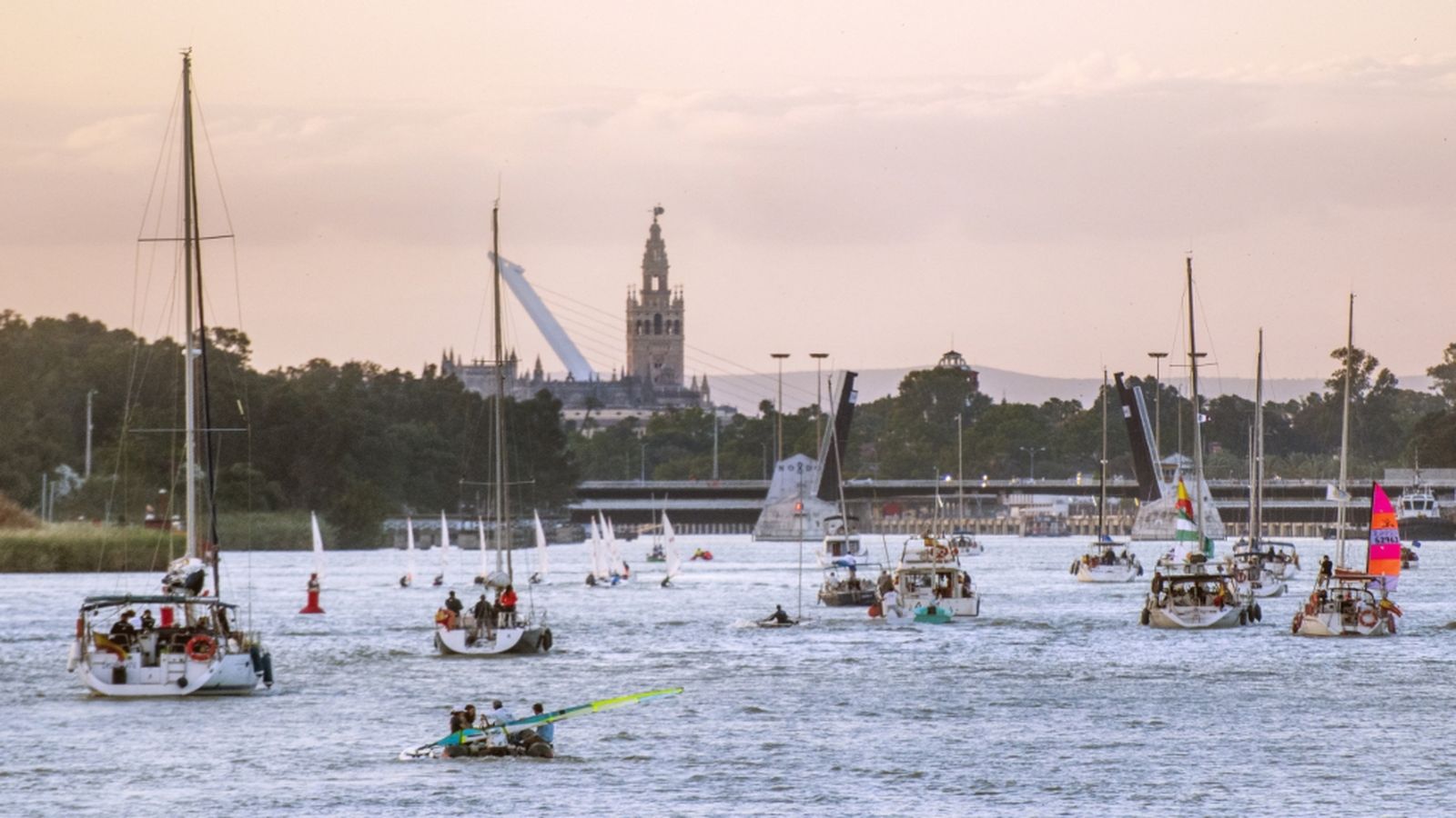 Nuria Gaciño nos iremos de ruta  a Vela por el río Guadalquivir