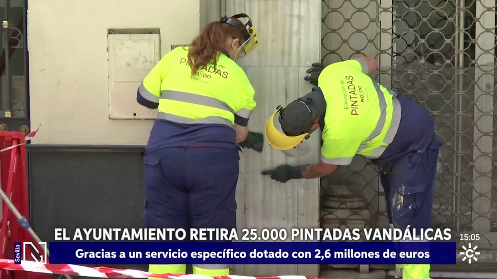 El Ayuntamiento de Sevilla ha retirado desde 2023 cerca de 25.000 pintadas vandálicas