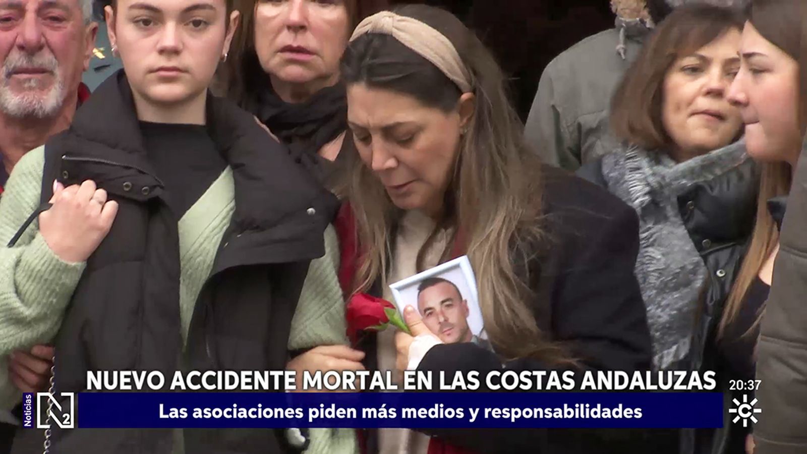 Familiares de los guardias, rotos de dolor