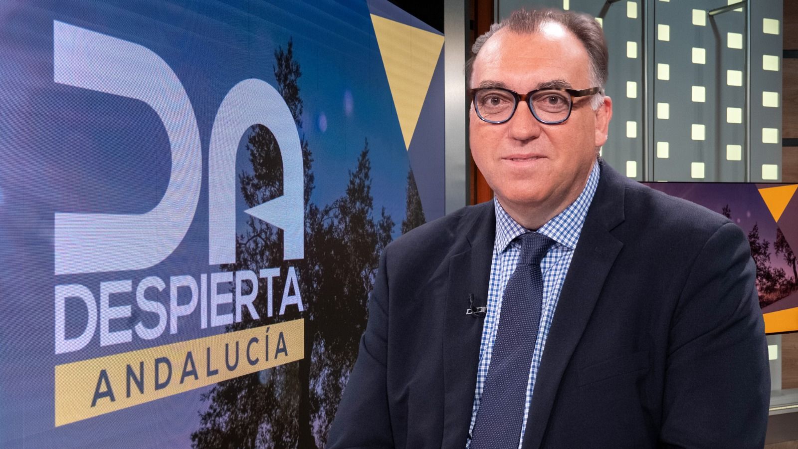 DESPIERTA ARTURO BERNAL
