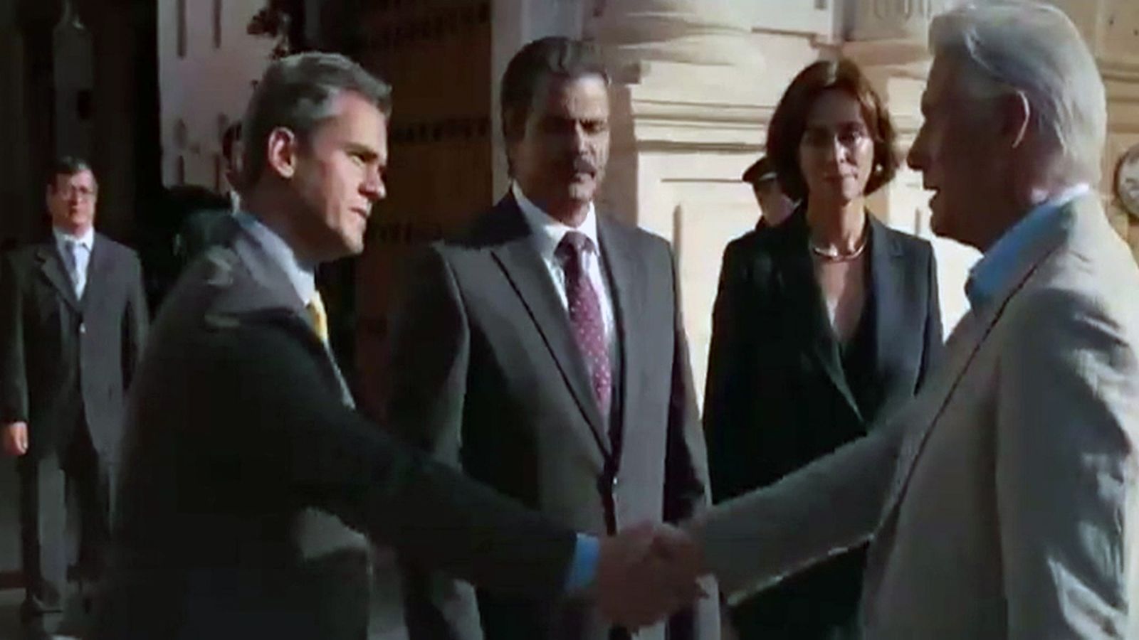 Richard Gere Parlamento saludo