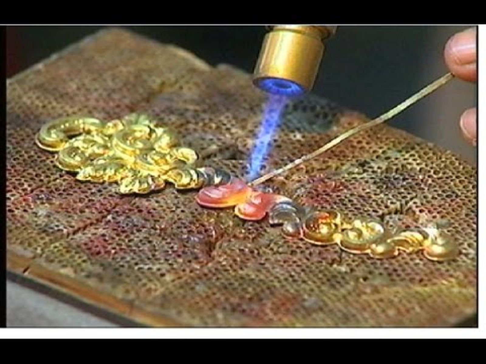 Orfebrería artística en el Taller de Marmolejo