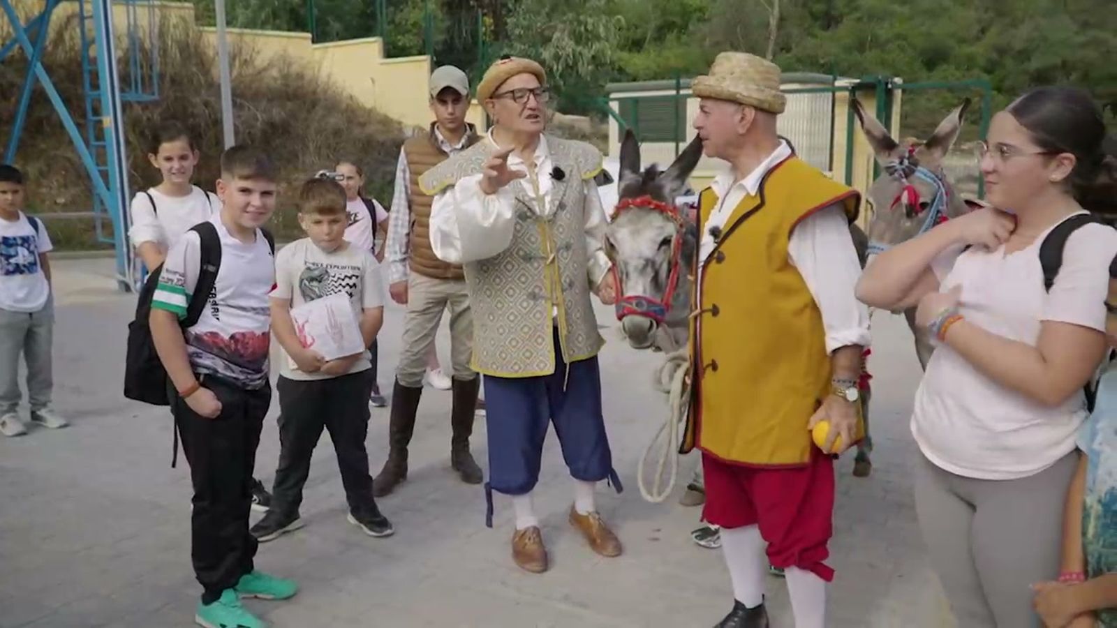 El juglar Isidro y sus burros enseñan la pedagogía andariega