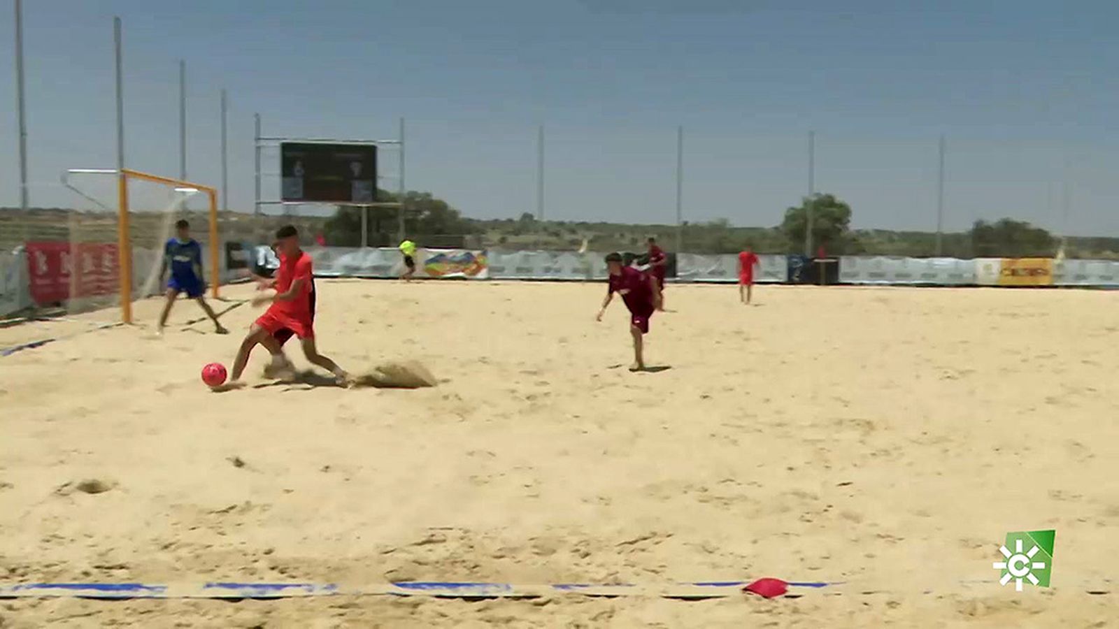 En el interior del valle de Los Pedroches hay una inesperada afición al fútbol playa