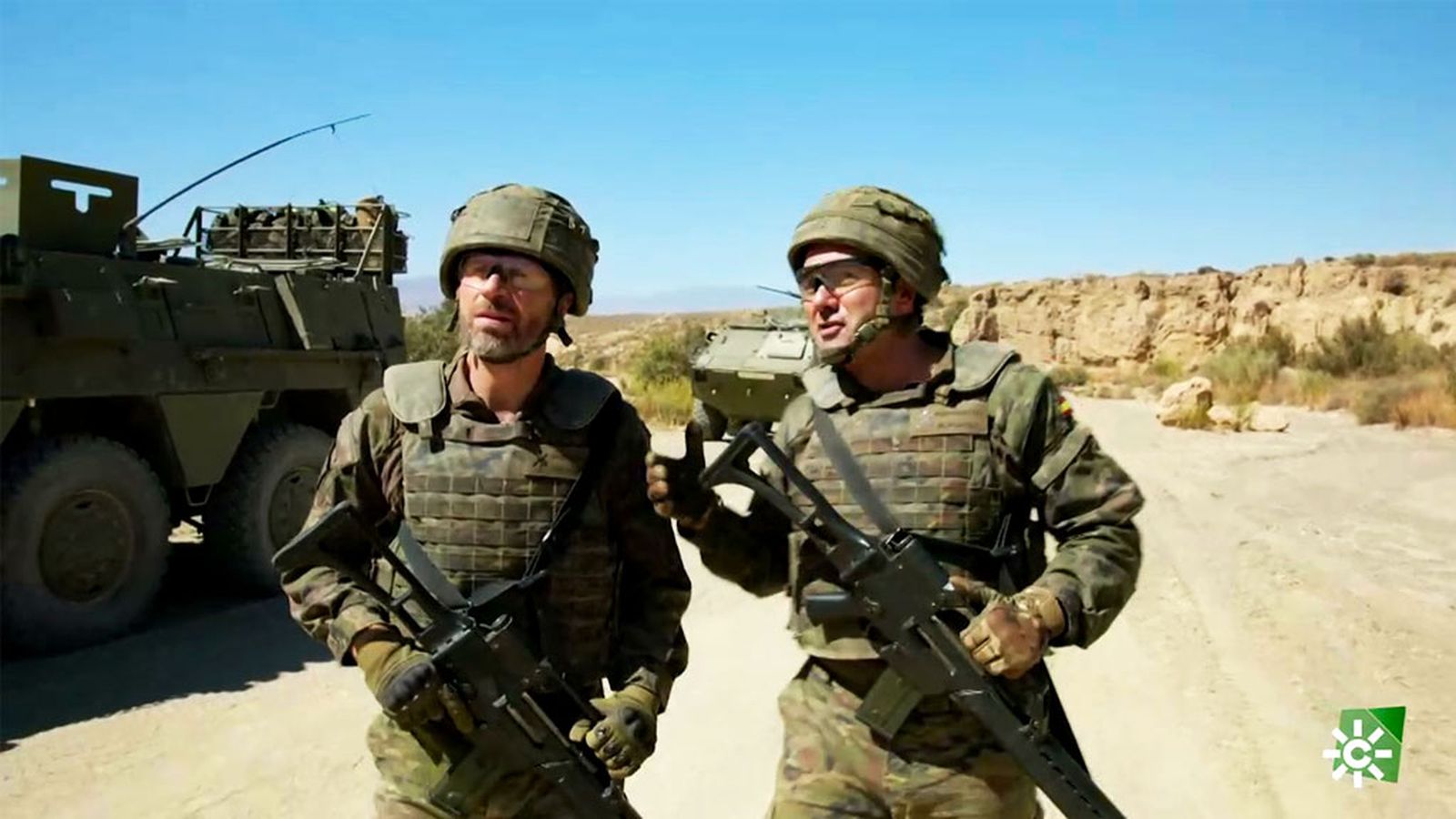 El paso firme de unos legionarios con mucho compadreo