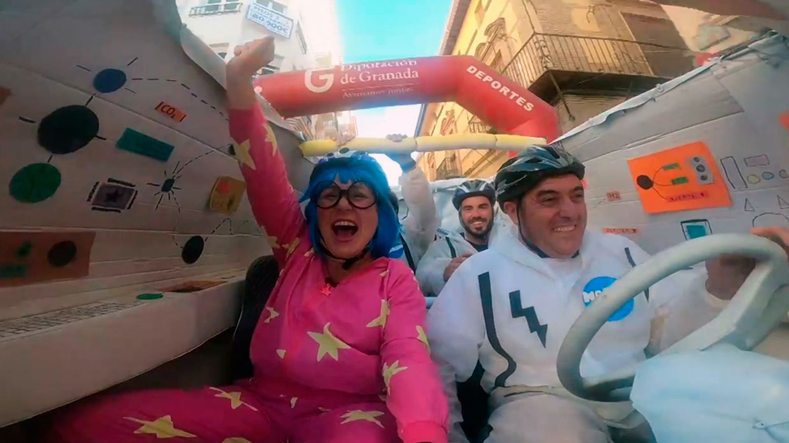 Caniles se convierte en un divertido circuito de autos locos