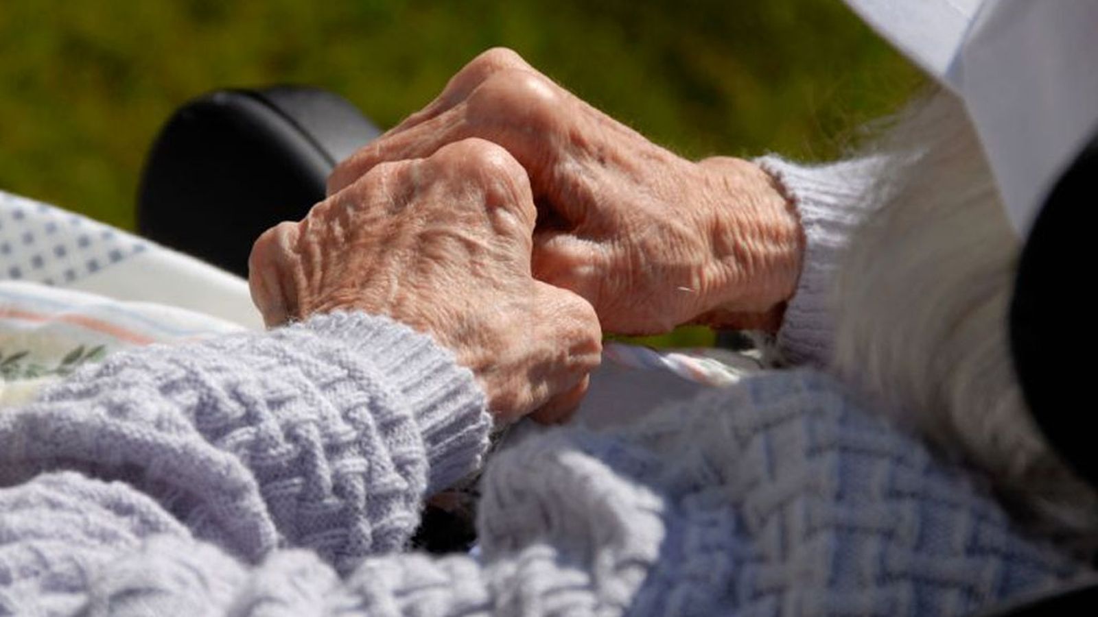 Manos ancianos
