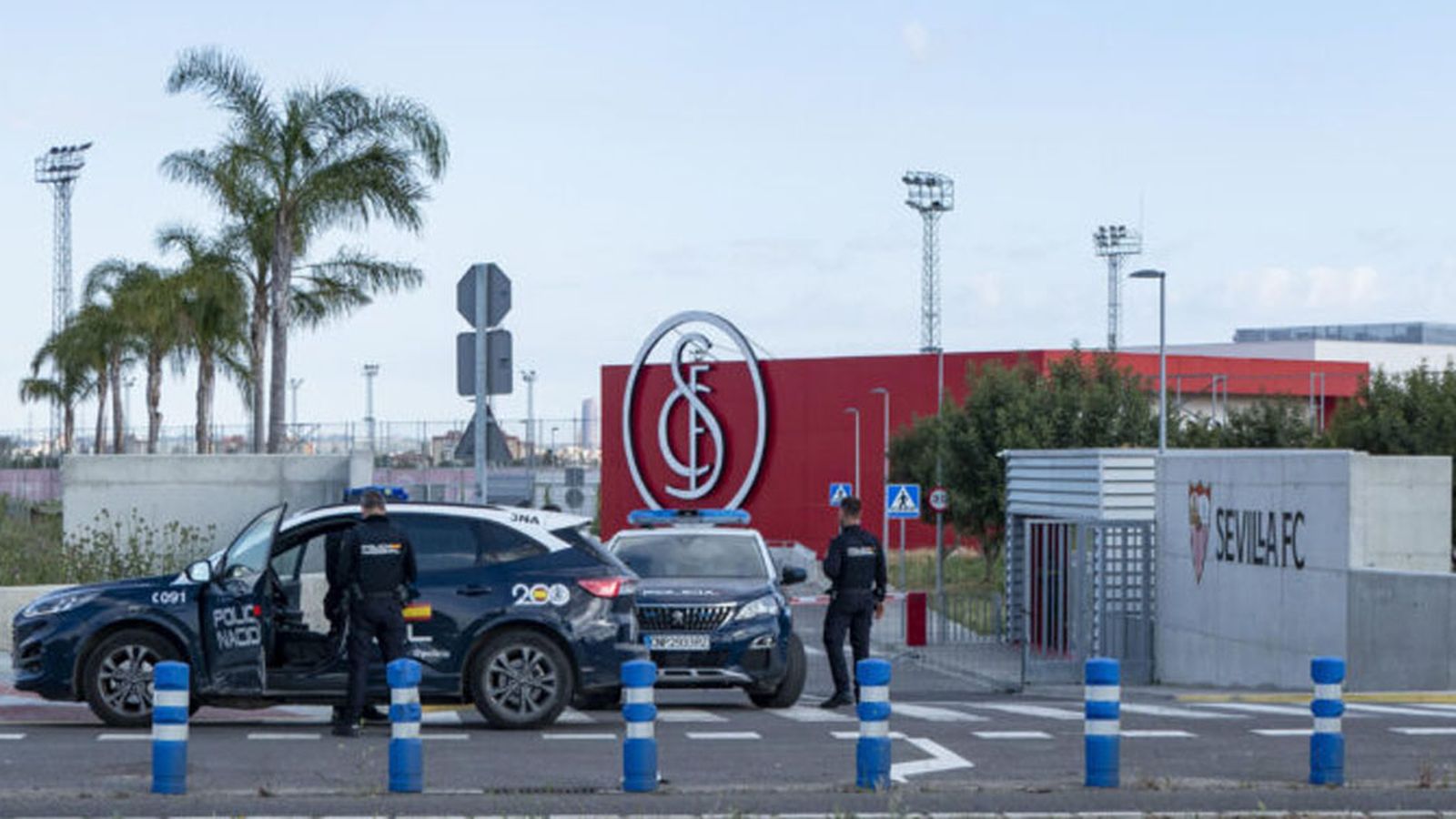 policía ciudad deportiva sevilla