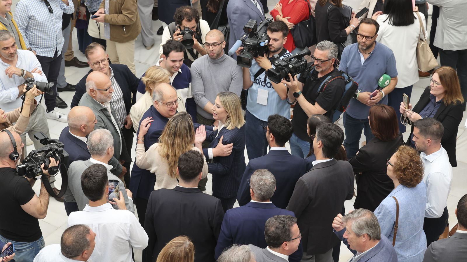 Guardiola, investida presidenta de Extremadura