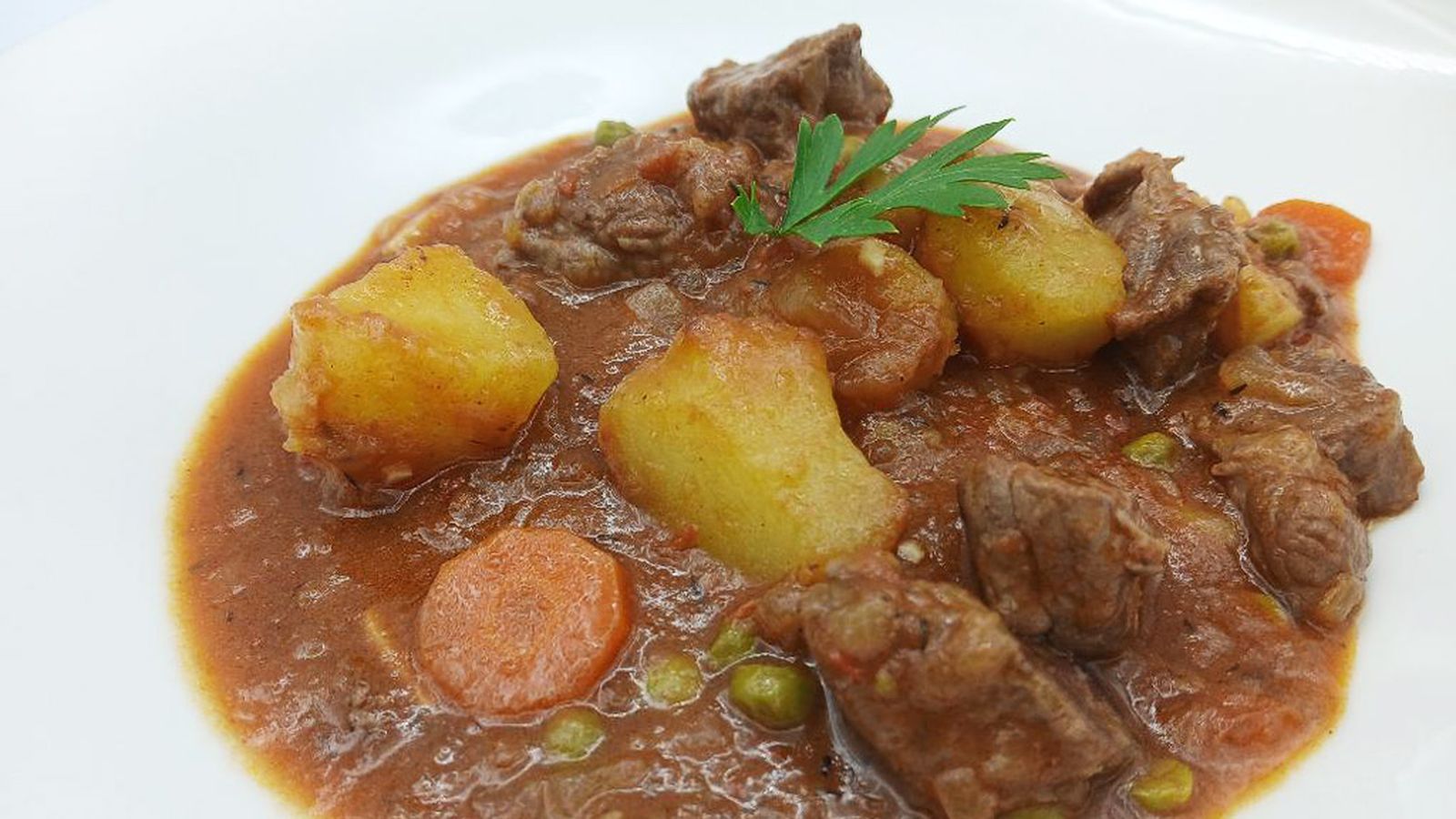 Cómetelo: Carne guisada con patatas y guisantes 9 oct 2025  PROMO