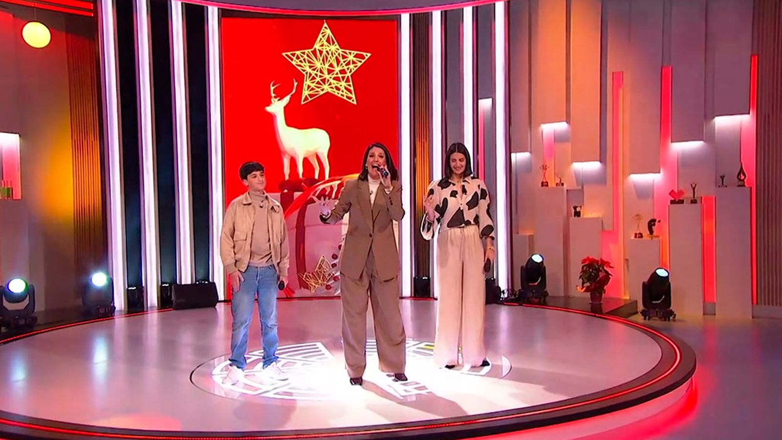 La Flaka y sus hijos nos cantan Al son de la Navidad