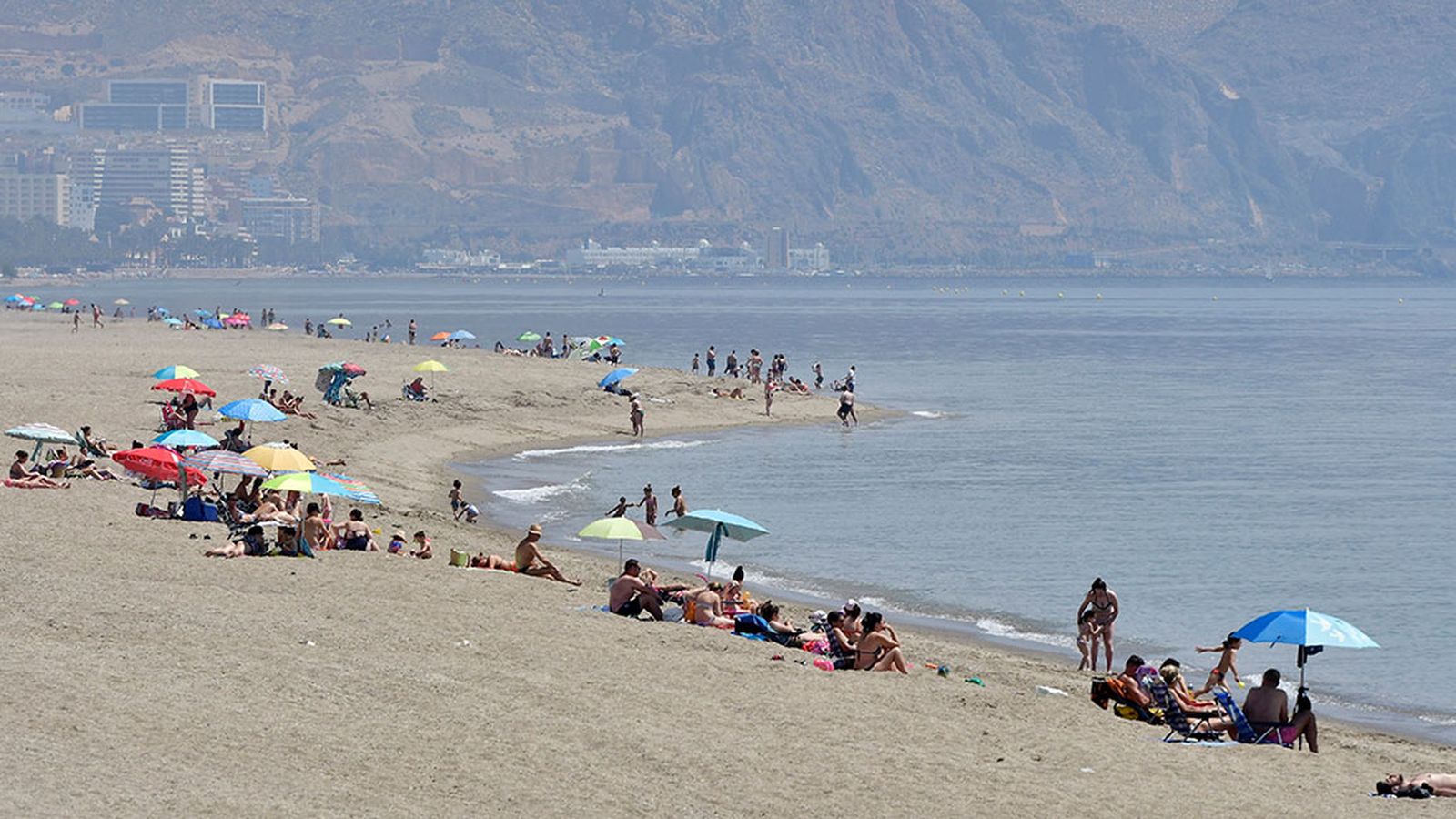 Playa turismo Roquetas Almería desescalada coronavirus