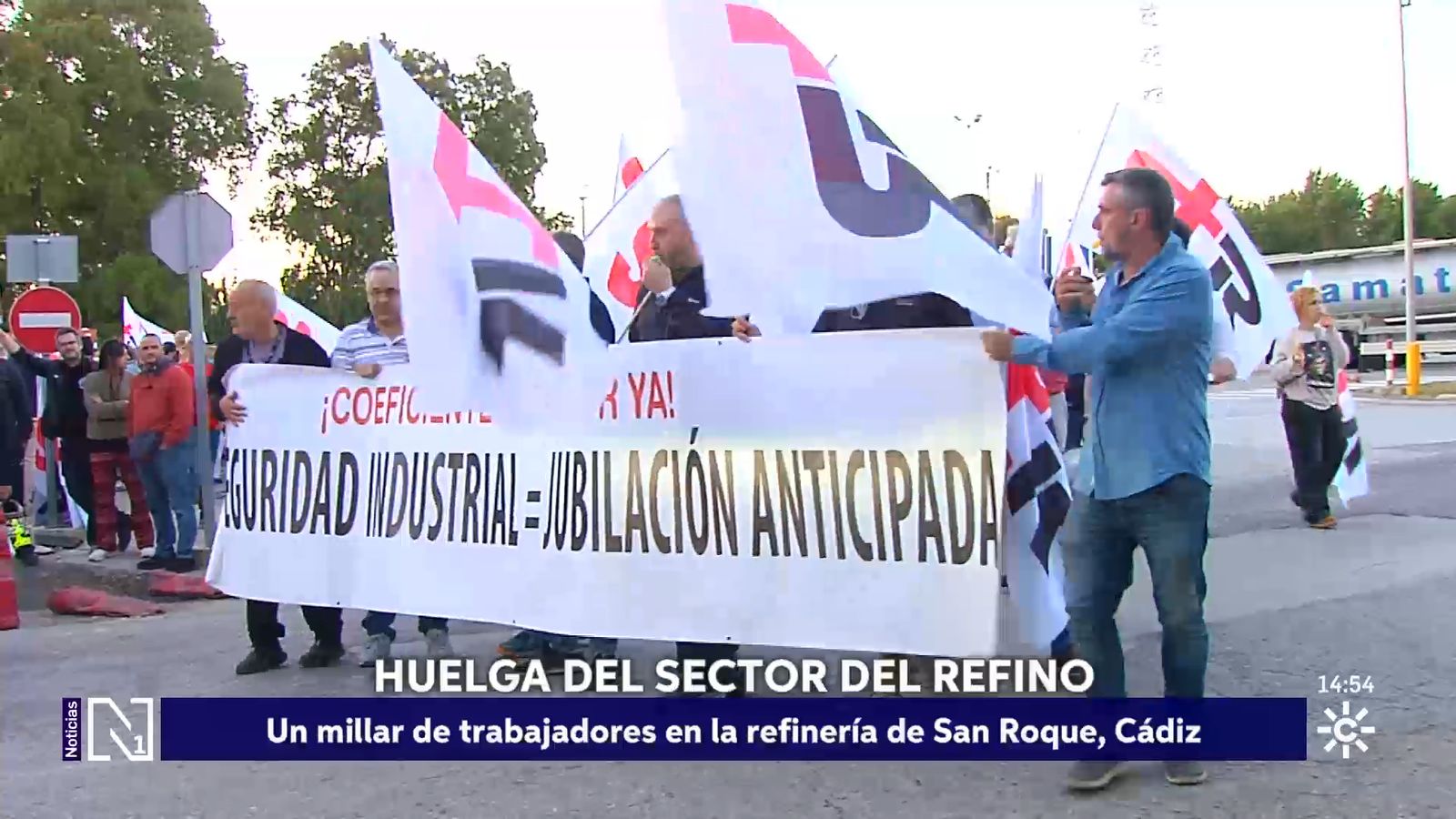 Los trabajadores de las refinerías andaluzas se suman a la huelga nacional del sector