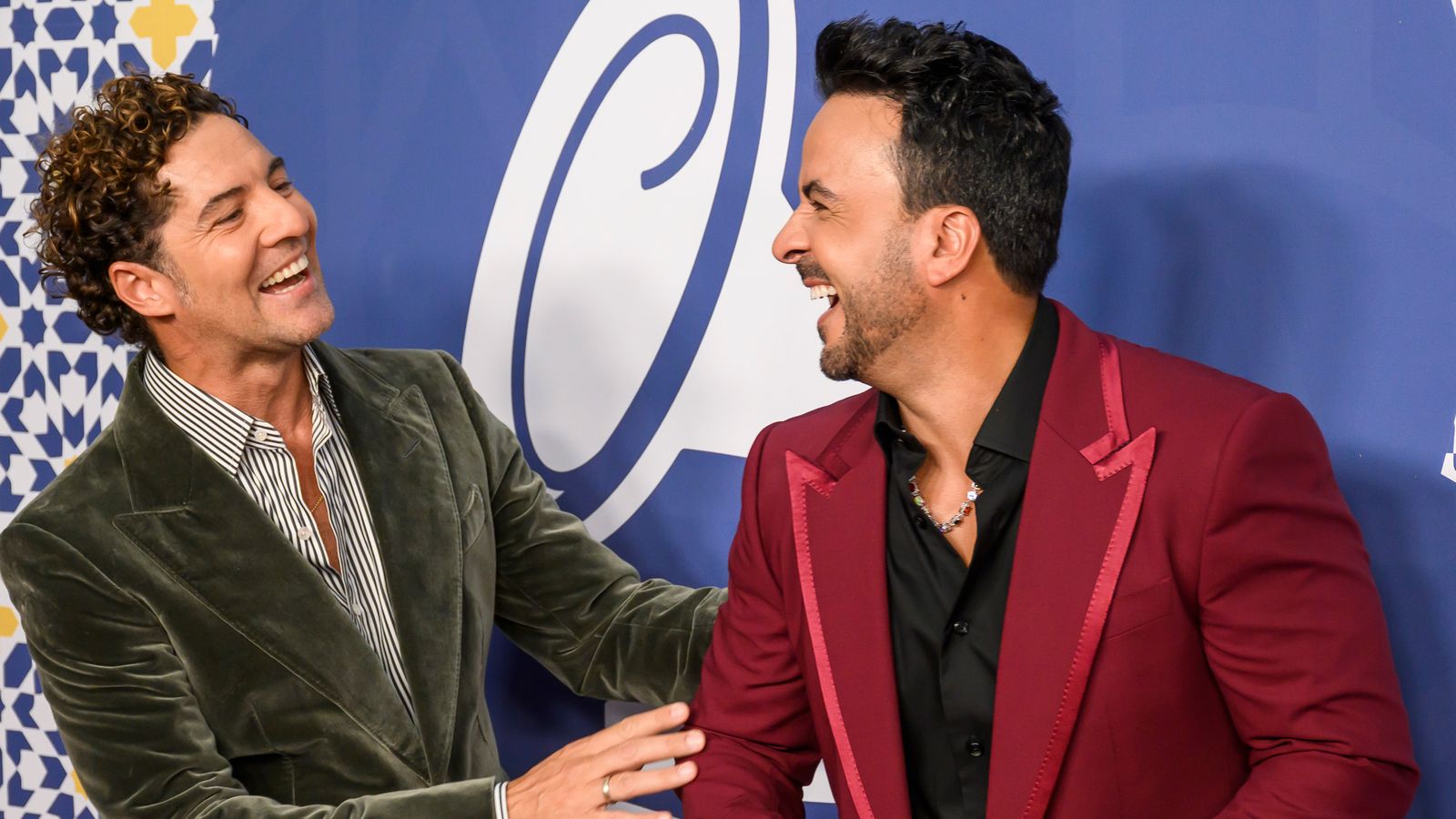 latin grammys canal sur