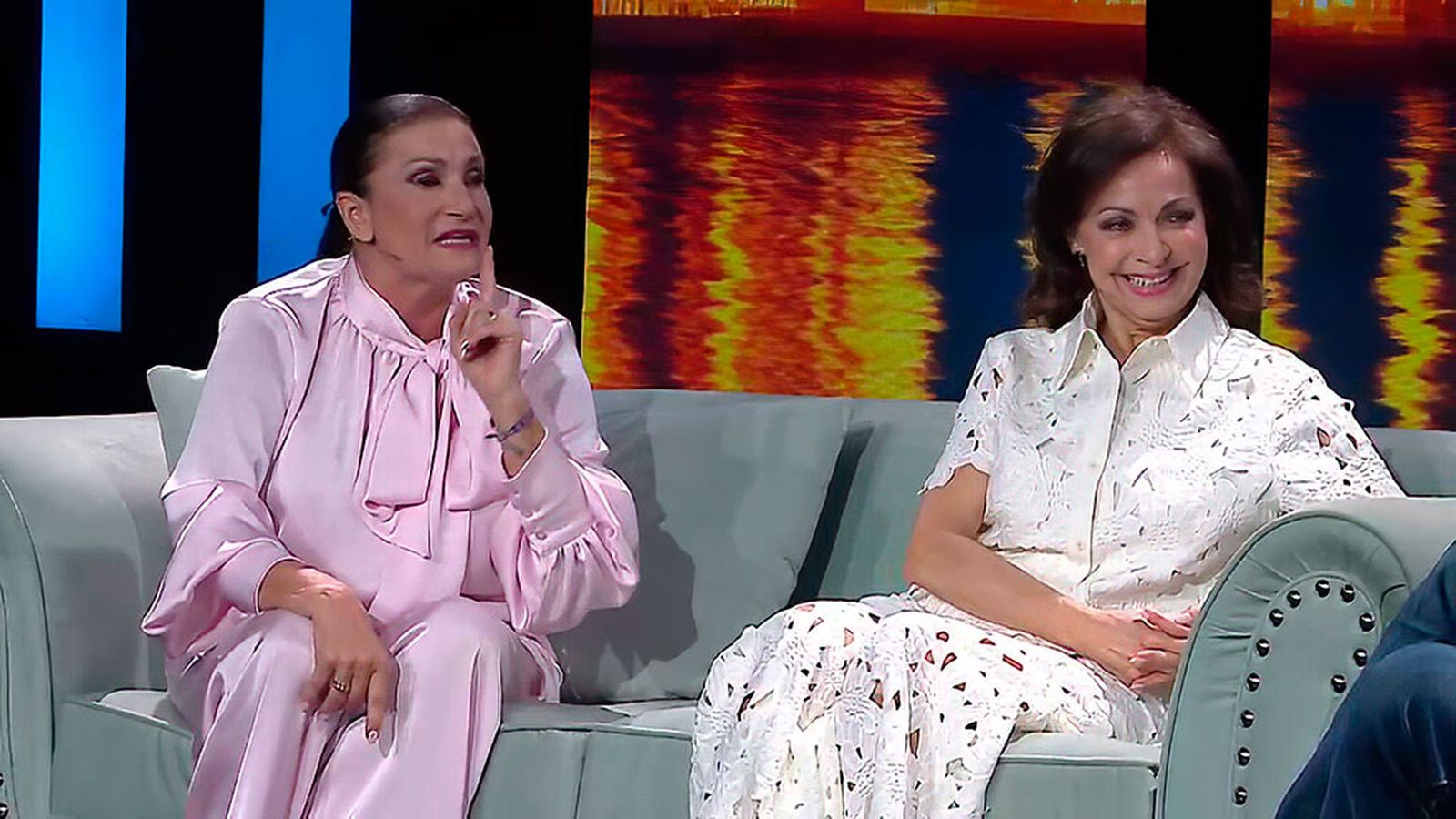 Las Carlotas: Nosotras somos las Pimpinela de las sevillanas
