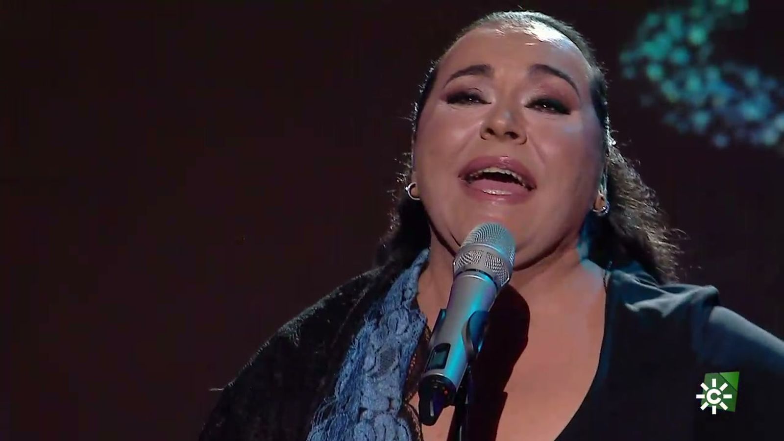 Falete abre su noche cantando en directo su primer éxito, 'S.O.S'