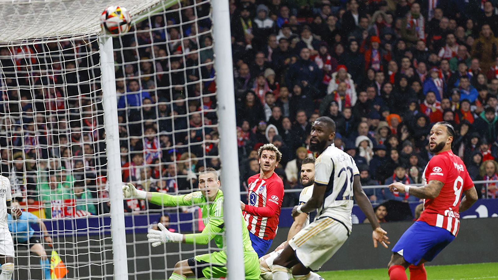 El Atlético tumba al Madrid en la Copa del Rey
