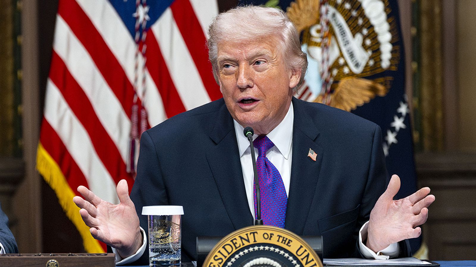 Trump vuelve a atacar a España