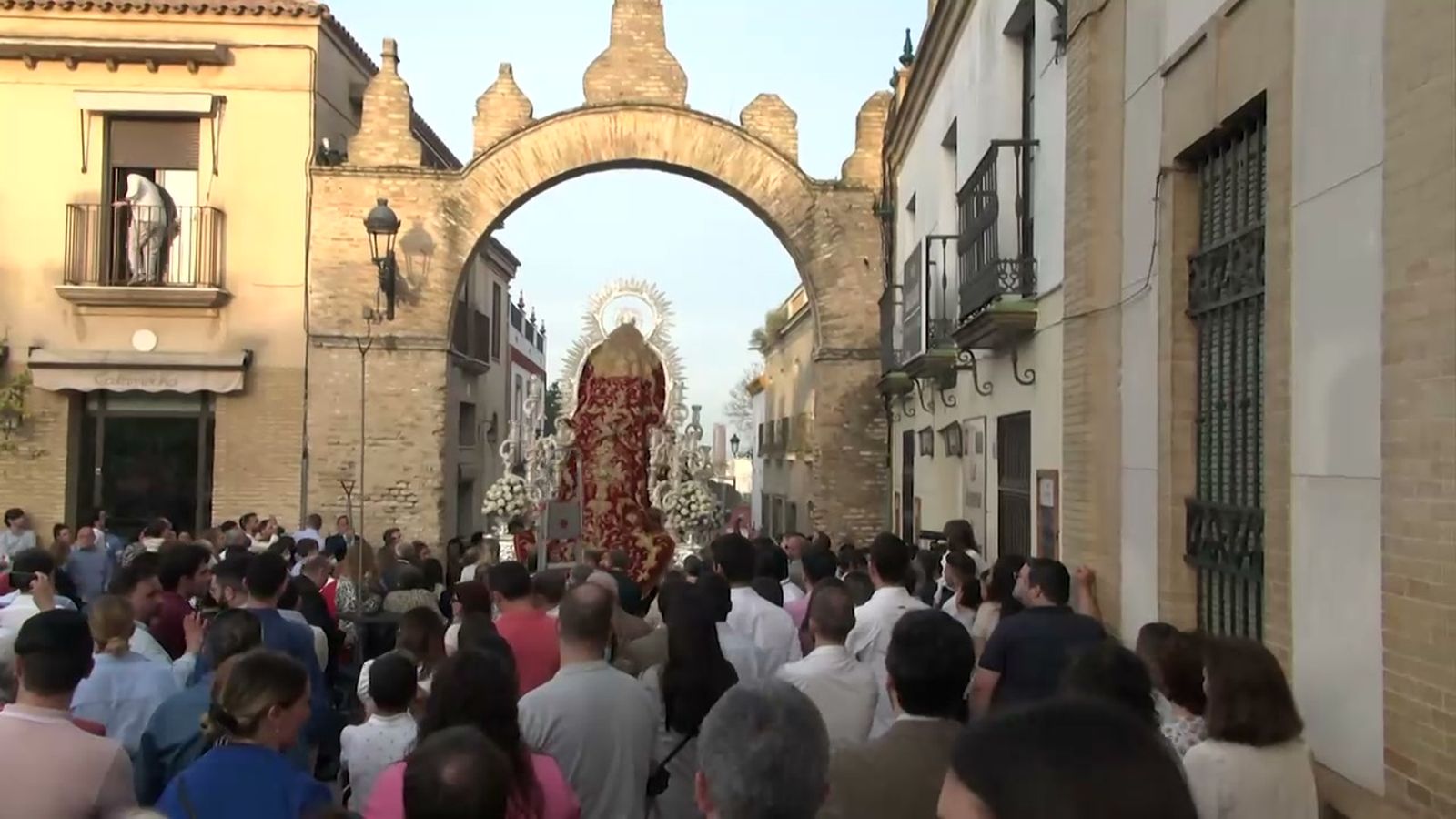La Vuelta de Castilleja de la Cuesta, una romería urbana que disfruta de la rivalidad