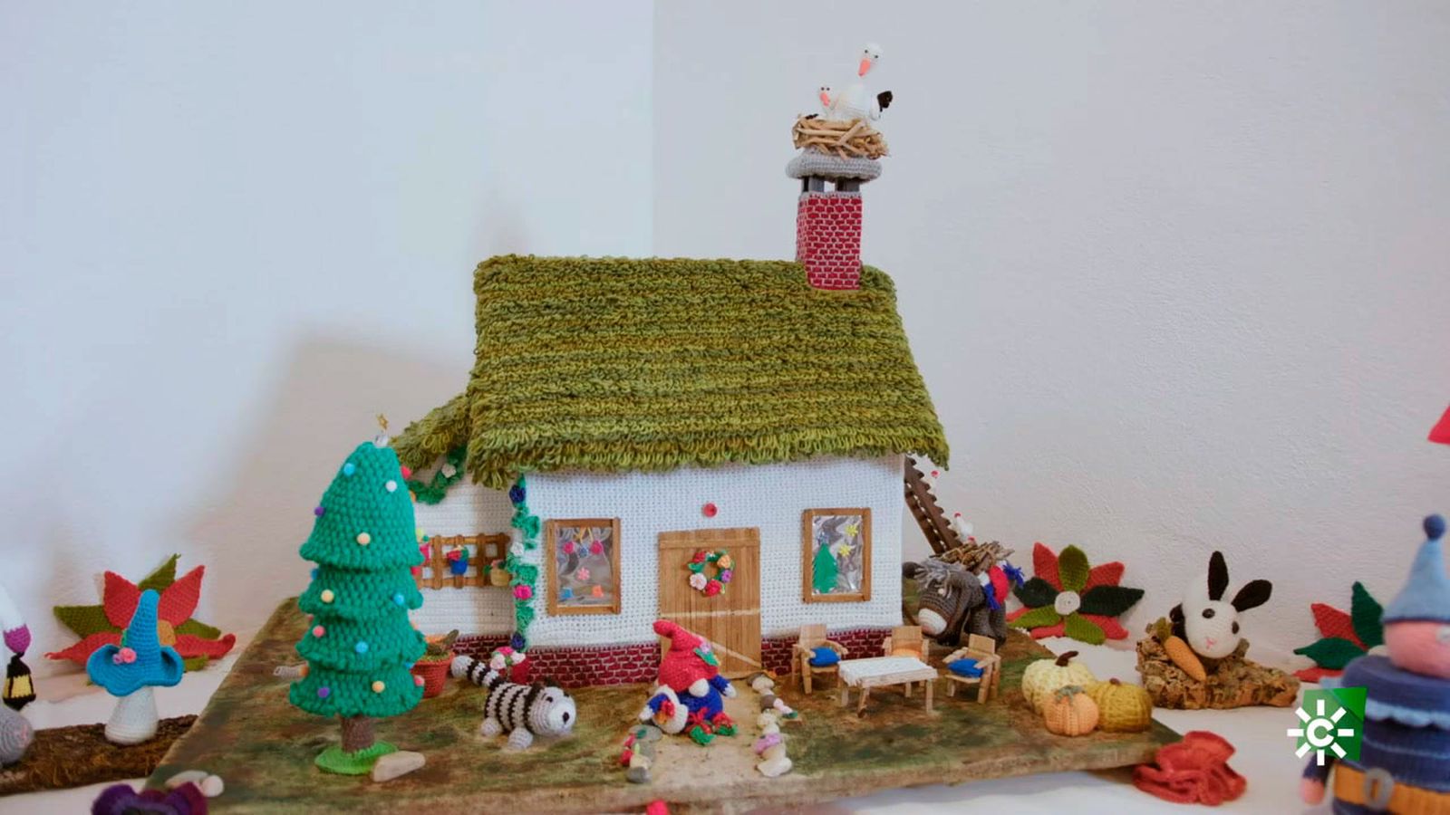 Castaño del Robledo se viste de crochet para celebrar la Navidad