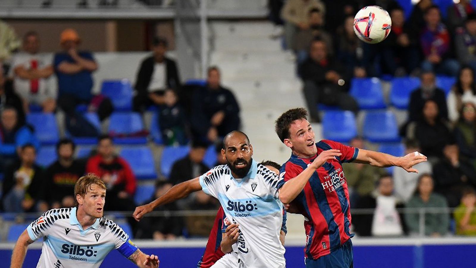 El Huesca derrota al Cádiz