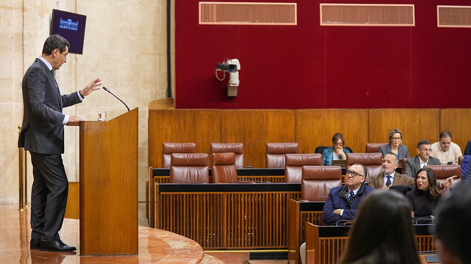 Moreno en el Parlamento con ausencia de la oposición