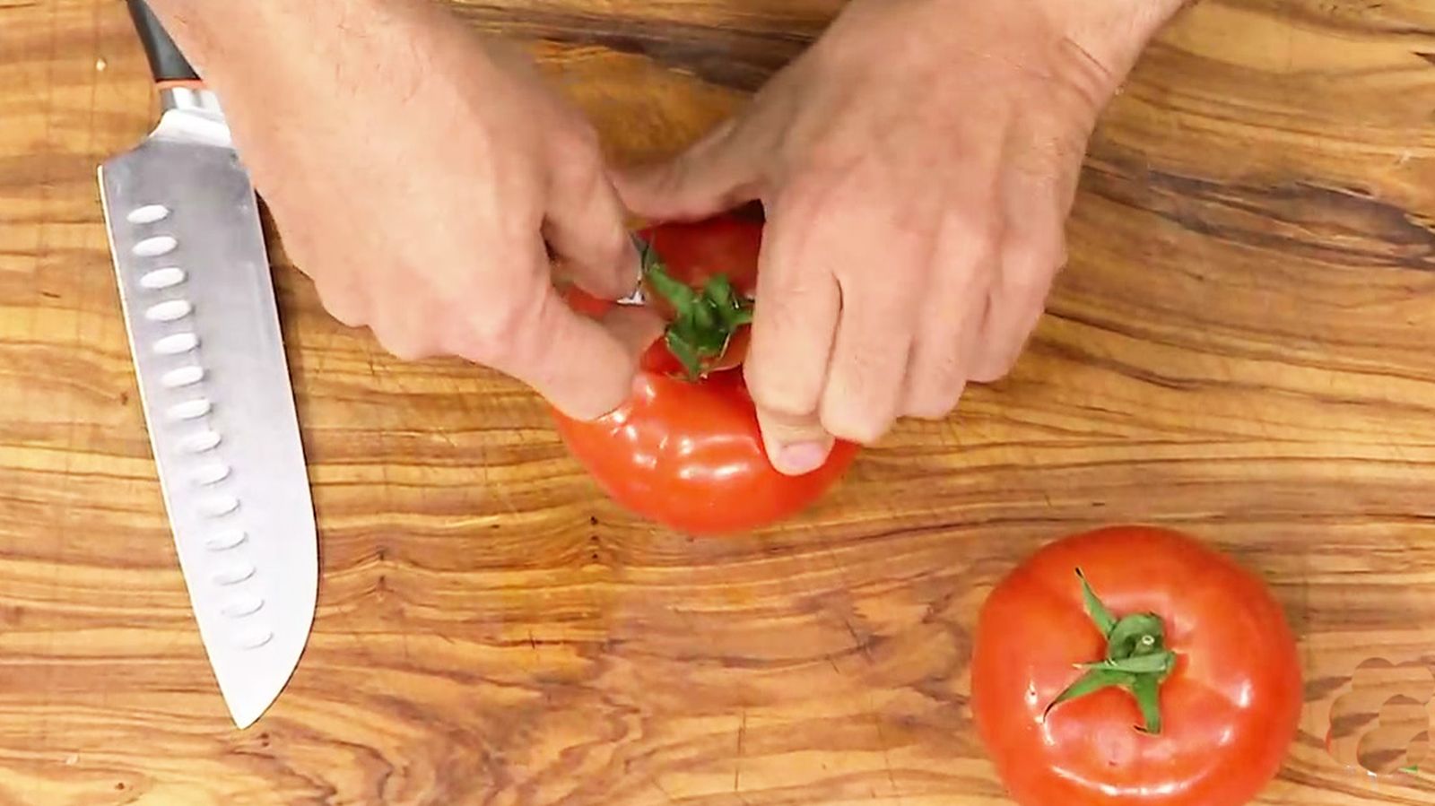 Te enseñamos cómo sacar la pulpa del tomate sin tener que escaldarlo