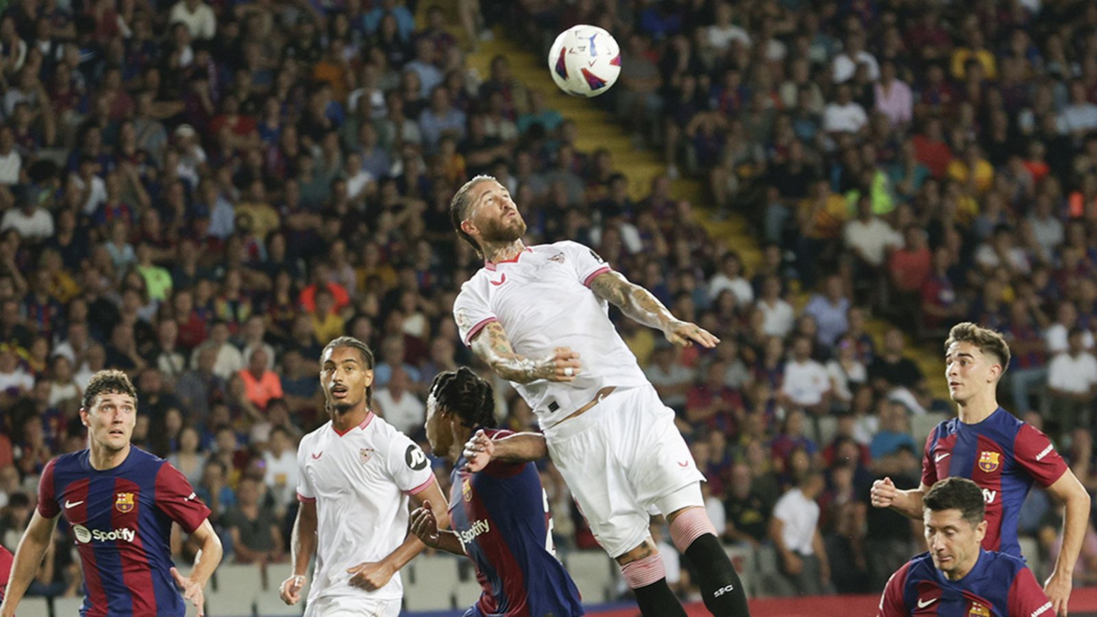 Sergio Ramos ante el Barcelona