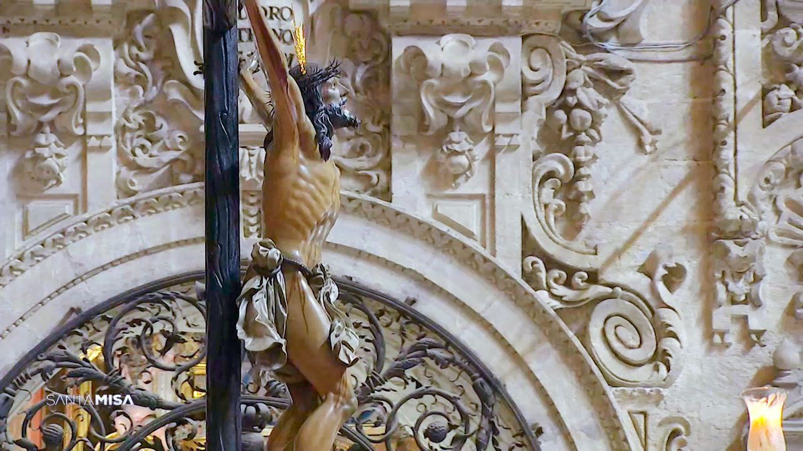 Fervor en el traslado del Cachorro, preludio de la procesión de la Magna de Sevilla