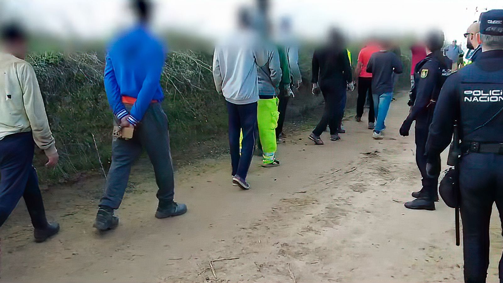 Acompañamos a la Policía Nacional en una operación contra la explotación laboral en una finca agrícola