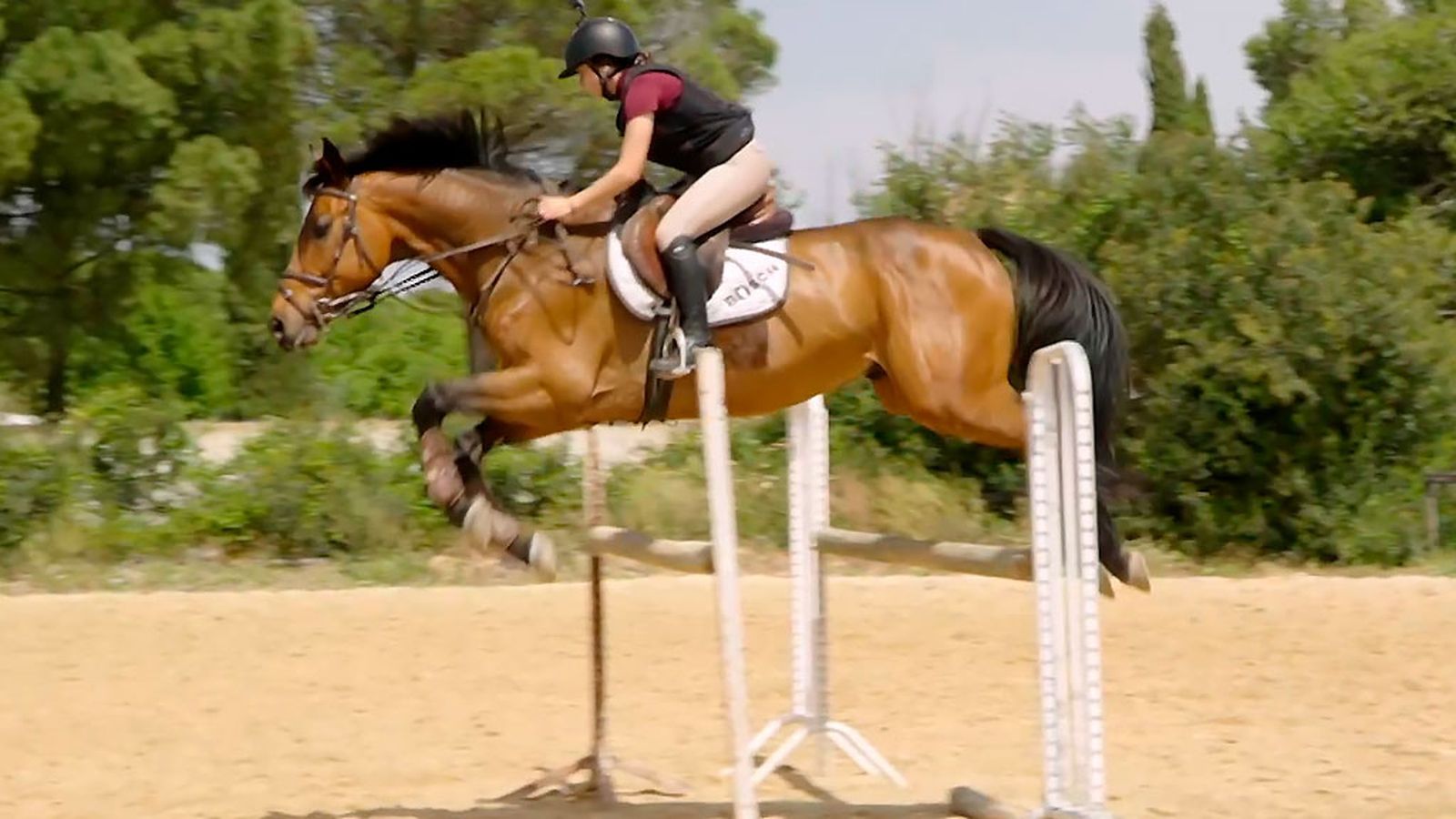 Una clase magistral a una joven promesa del salto