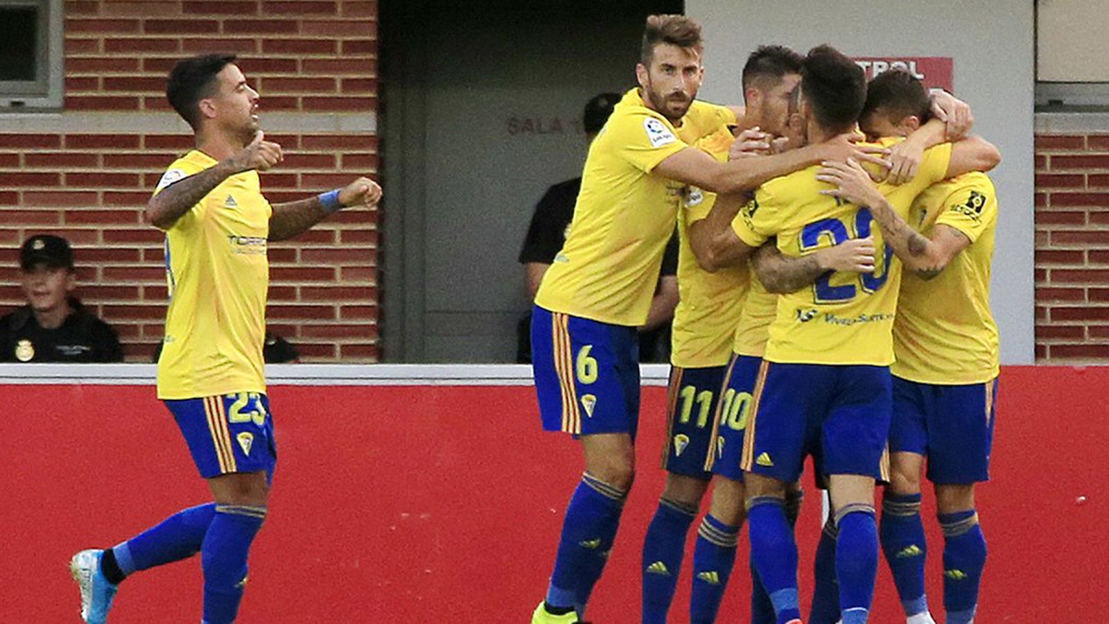 Cádiz celebra gol 1024