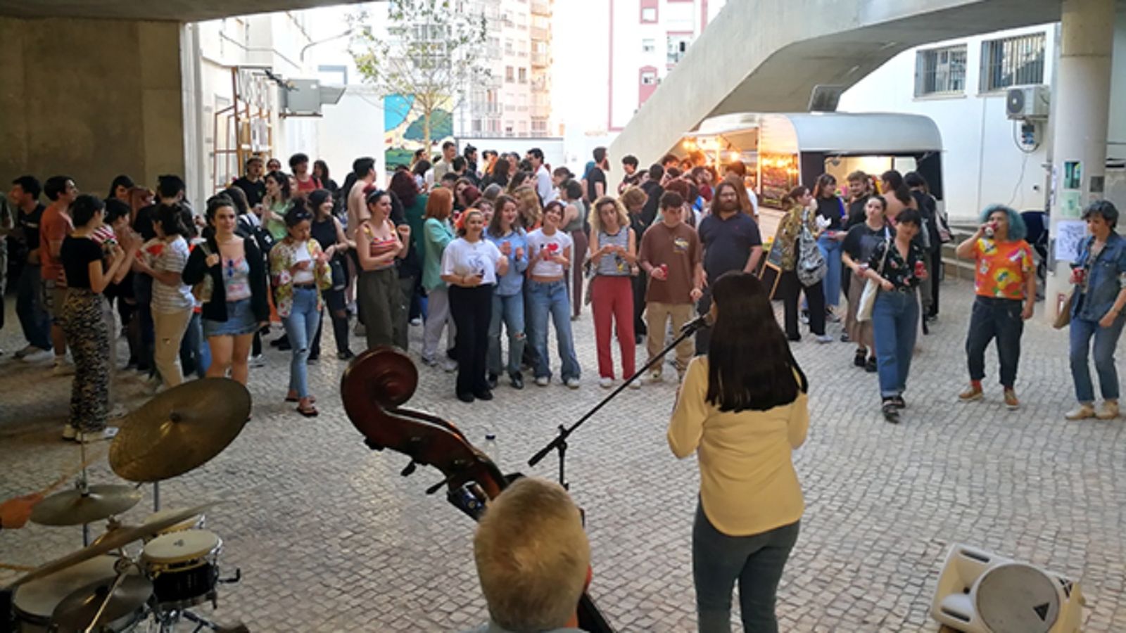 Tesis, 10 de junio