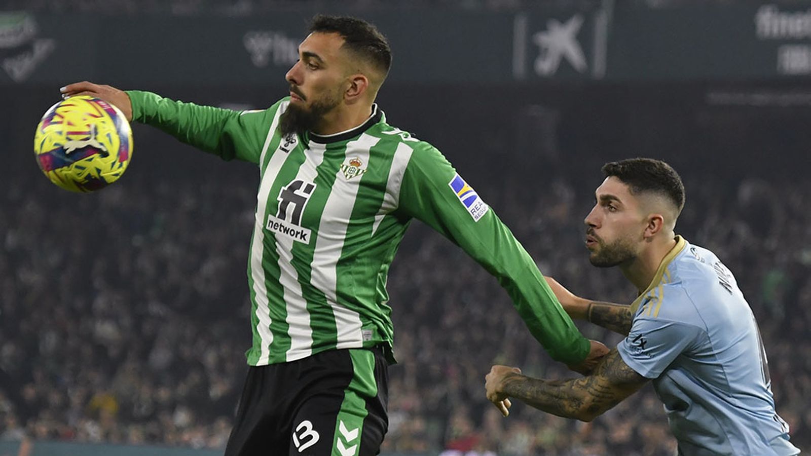 Borja Iglesias en el partido ante el Celta