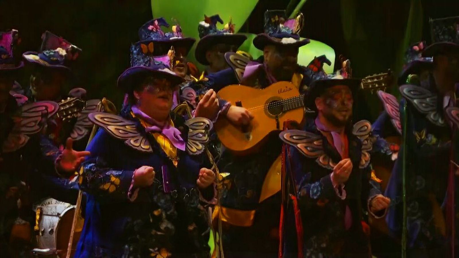 'Los Mariposas' de Punta Umbría conmueven el Falla con el pasodoble dedicado a la tragedia de Adamuz