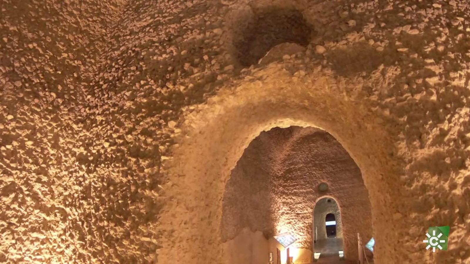 Las cisternas romanas de Monturque, una extraordinaria obra hidráulica bajo el cementerio de San Rafael