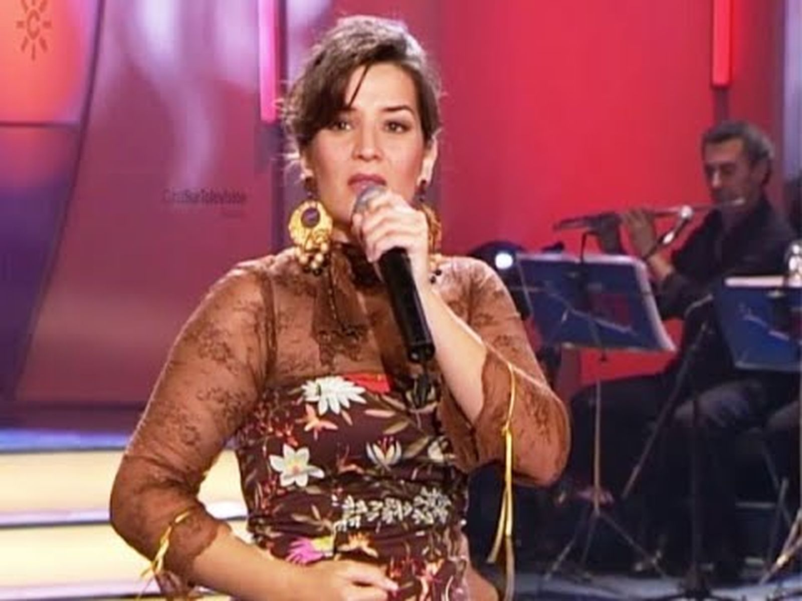 Erika Leiva canta "En el último minuto"
