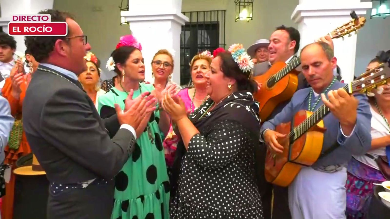 El ambiente rociero que se respira este viernes en la Casa de la Hermandad Matriz de Almonte