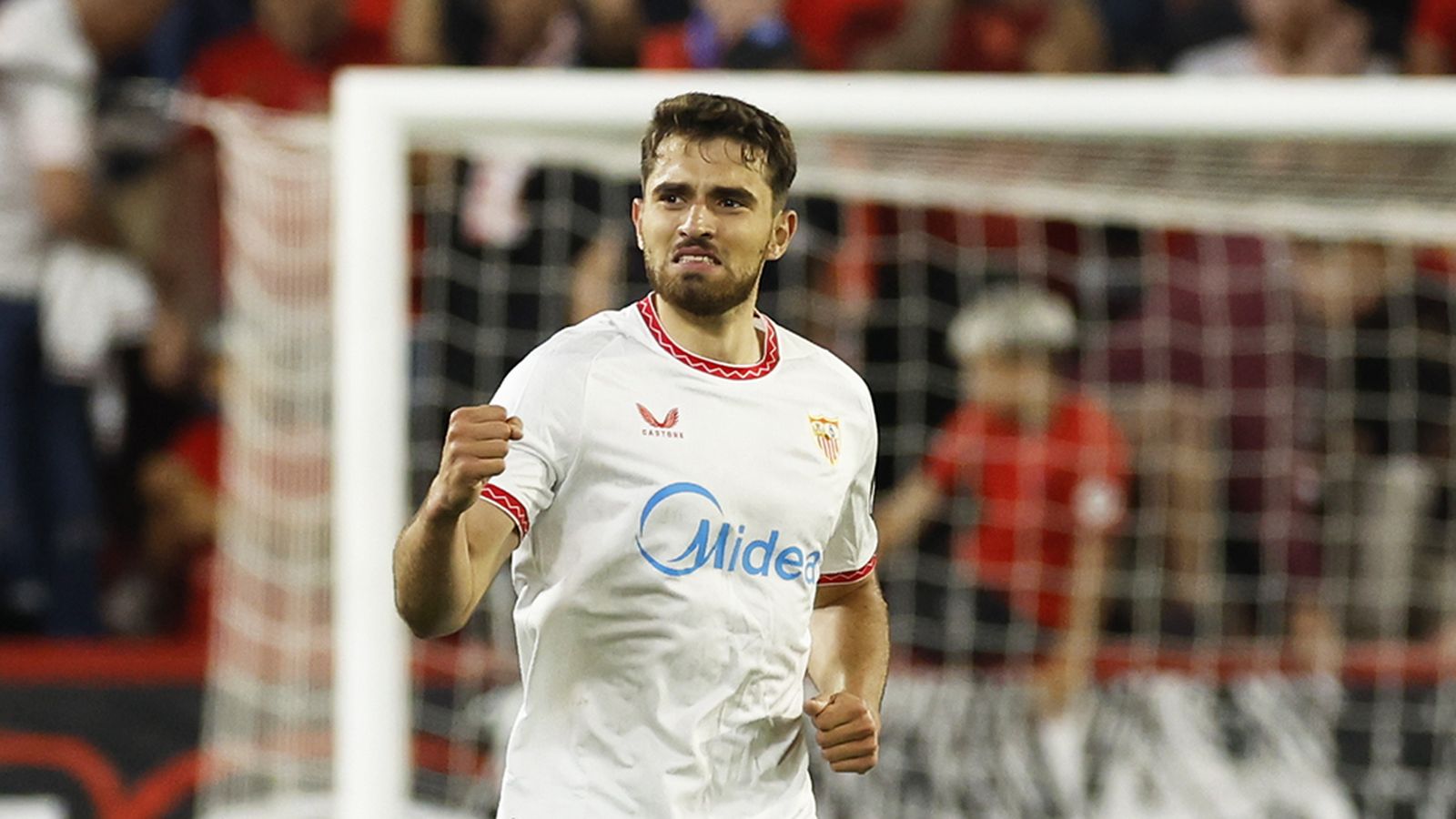 García Pascual, jugador del Sevilla tras marcar el gol