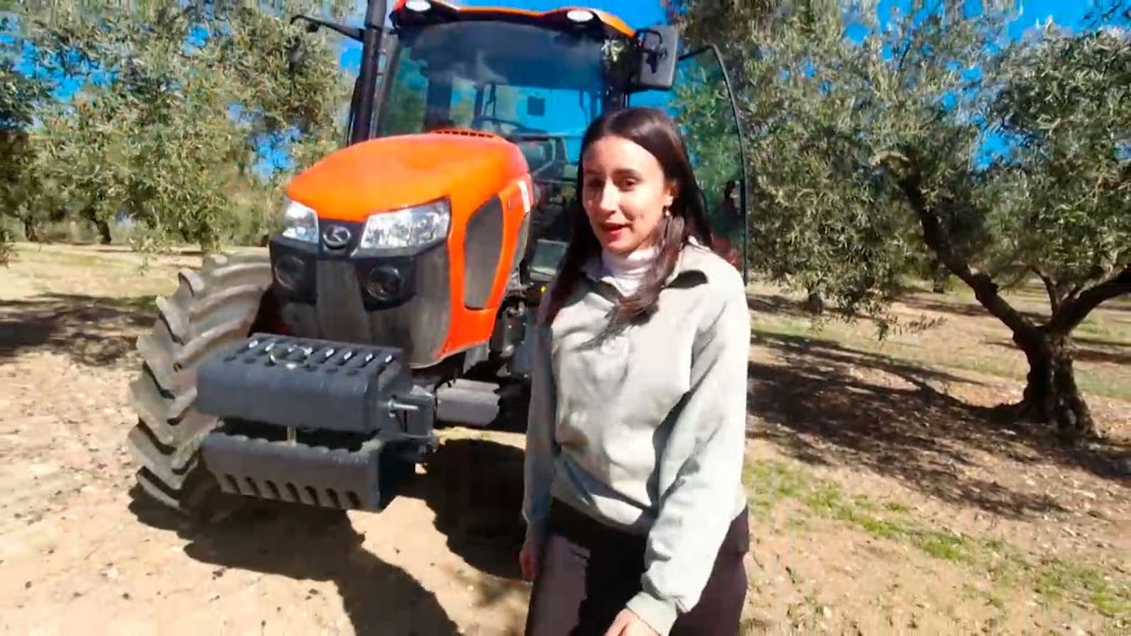 Ha regresado a Villanueva del Trabuco para regentar el olivar de su abuelo