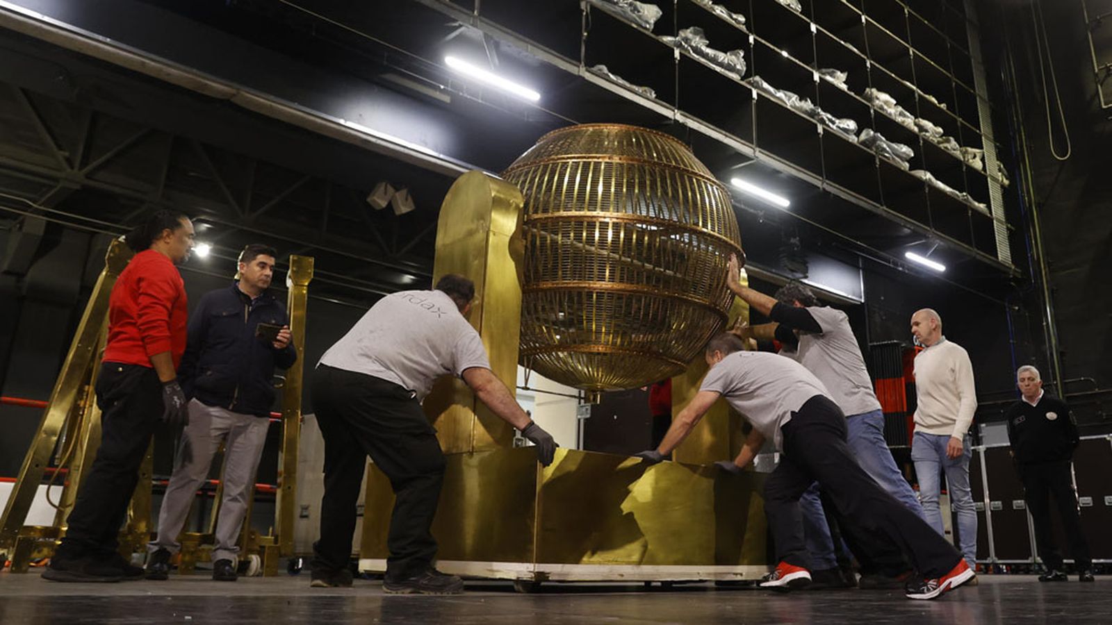 bombos de la loteria en el Teatro Real