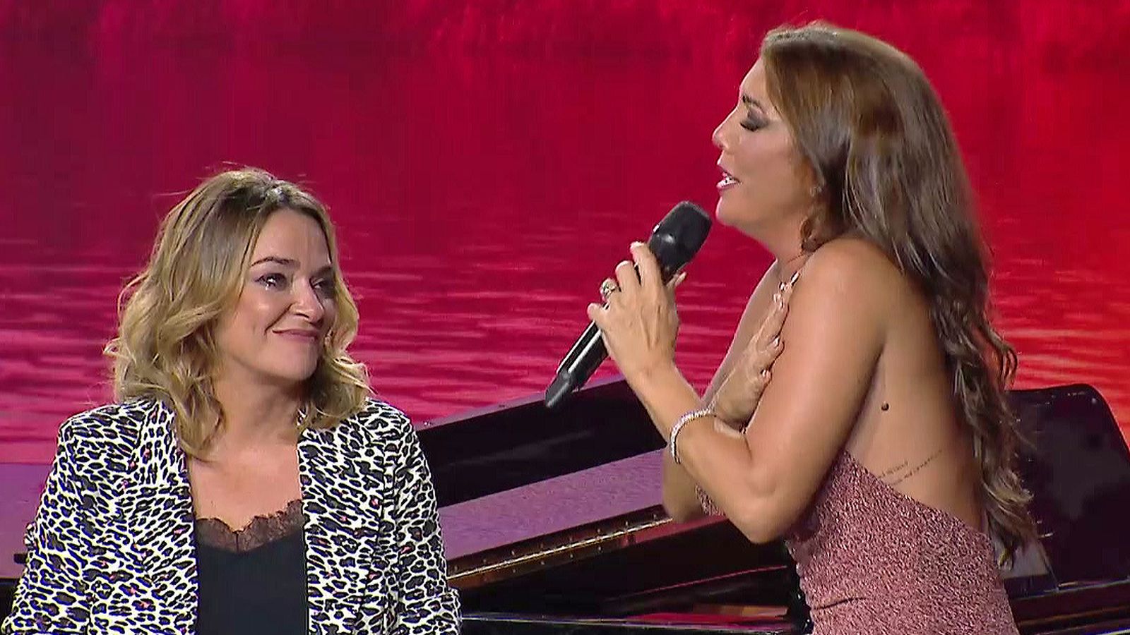 Toñi Moreno no puede reprimir las lagrimas ante el temazo 'Duele' de Joana Jiménez