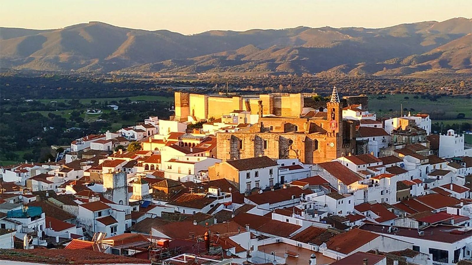 Aroche foto del Ayuntamiento
