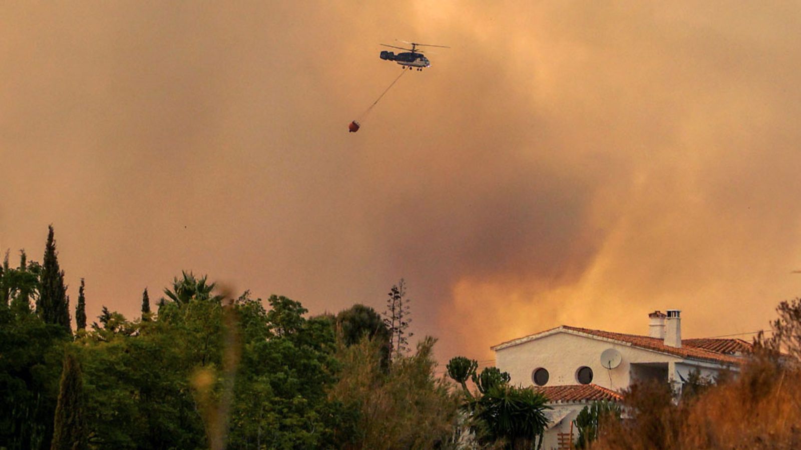 Helicópteros en el incendio de Sierra Bermeja