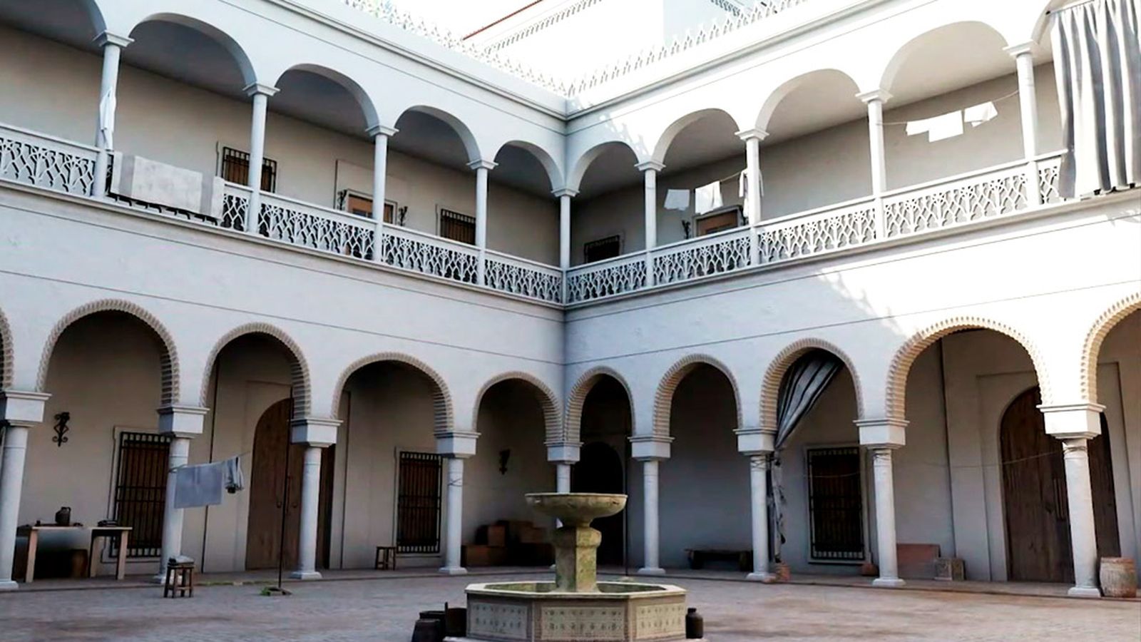 Cuando el Palacio de Las Dueñas fue una casa de vecinos