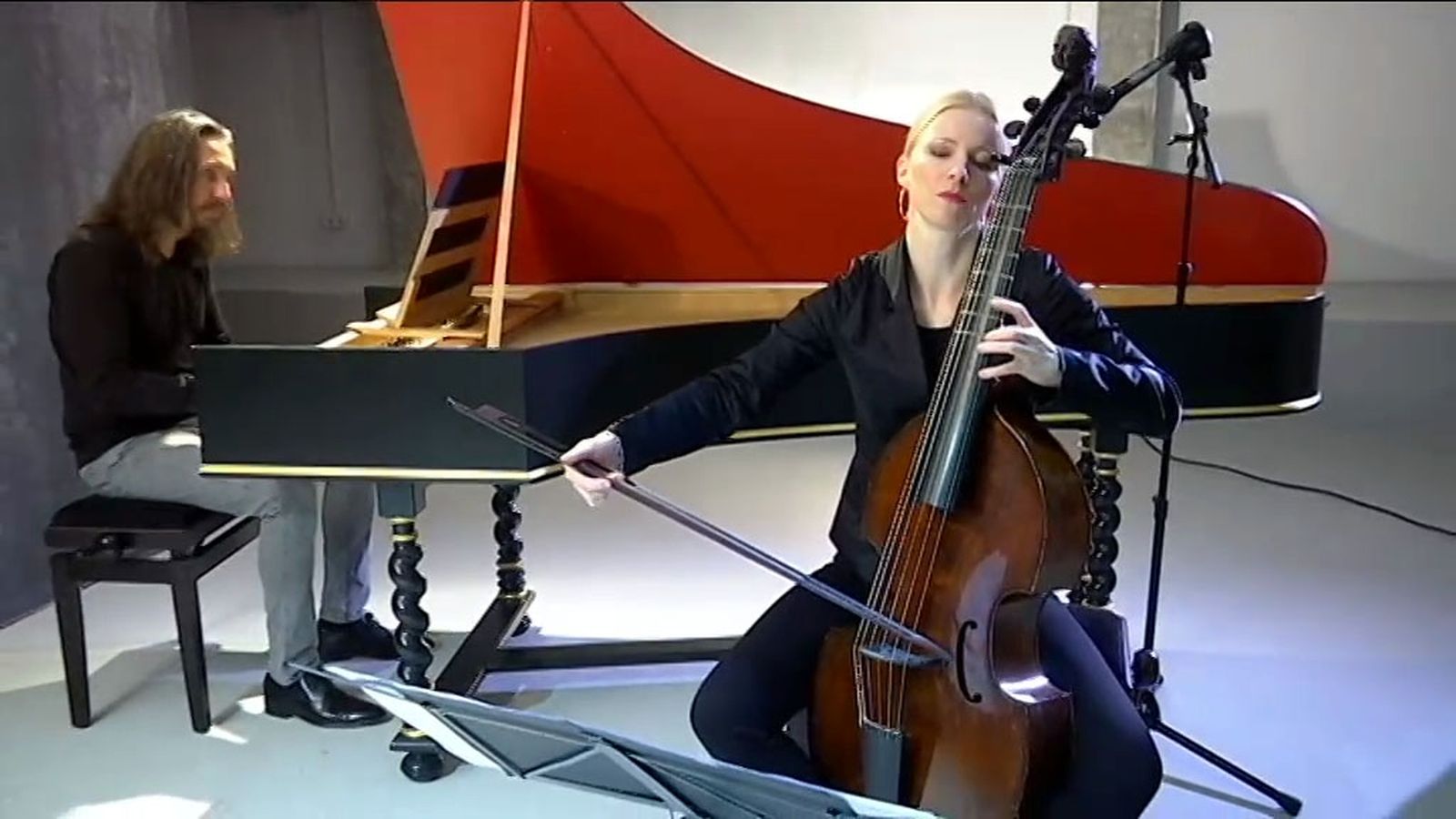 Historias de un ángel, el sonido celestial de la violagambista Johanna Rose