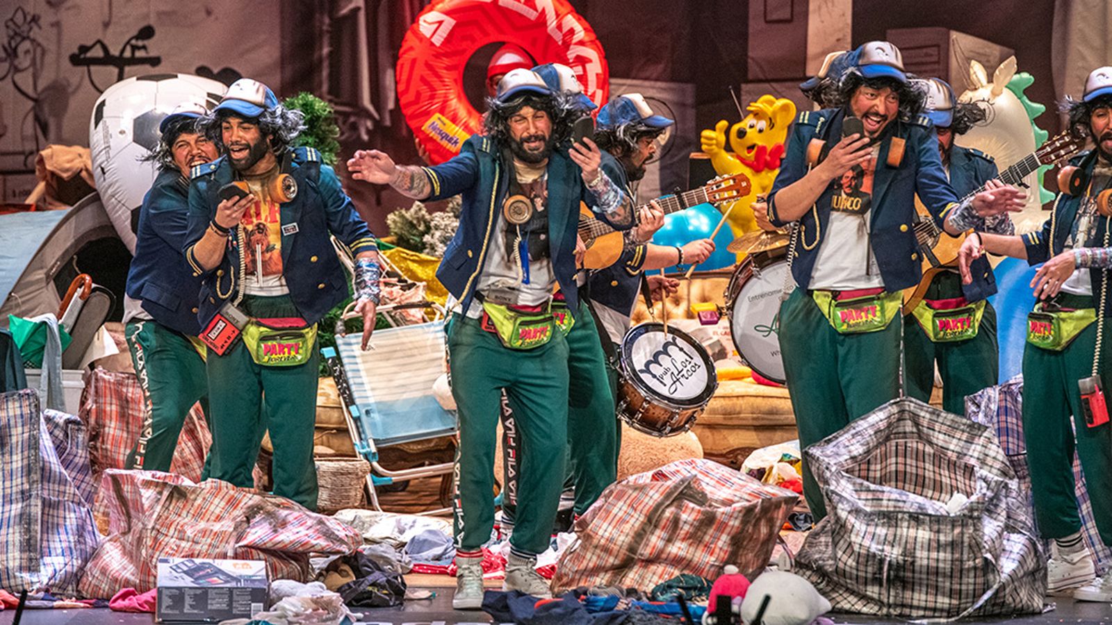 Carnaval de Cádiz Chirigota Quien guarda halla Cuartos