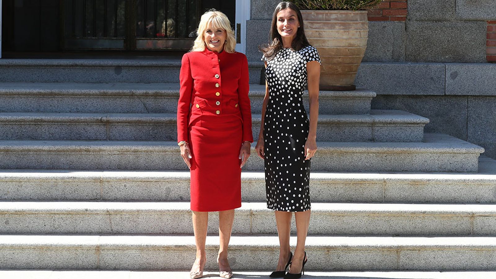 la reina recibe al a primera dama de usa